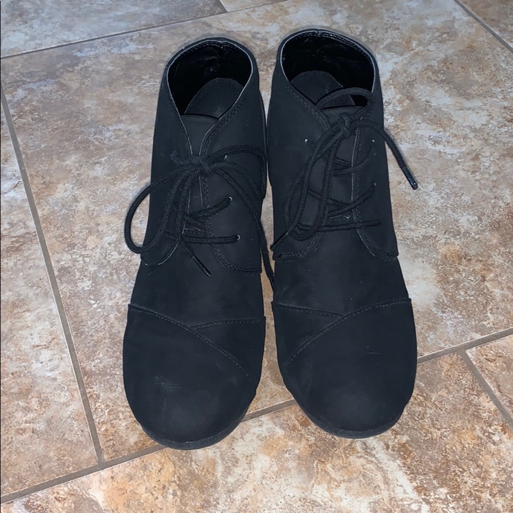 Shoes - Picture 3 of 5